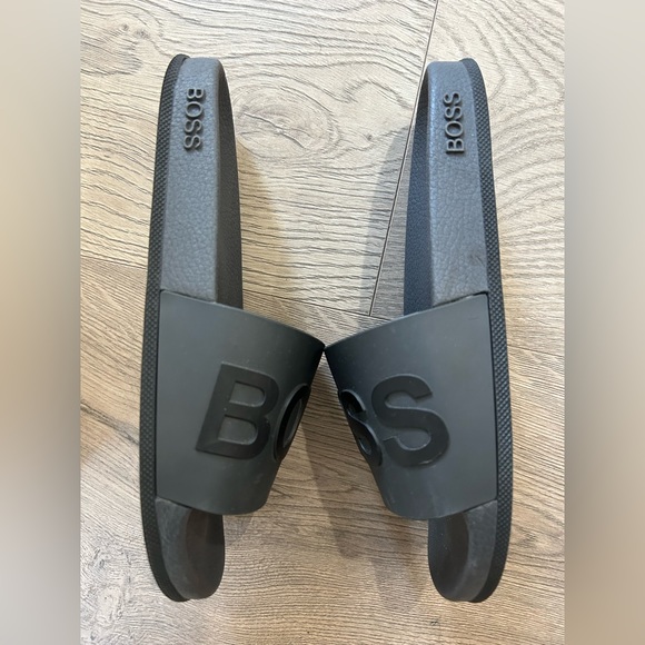 Hugo Boss - Men’s slides, size 8, like new. - Picture 3 of 5
